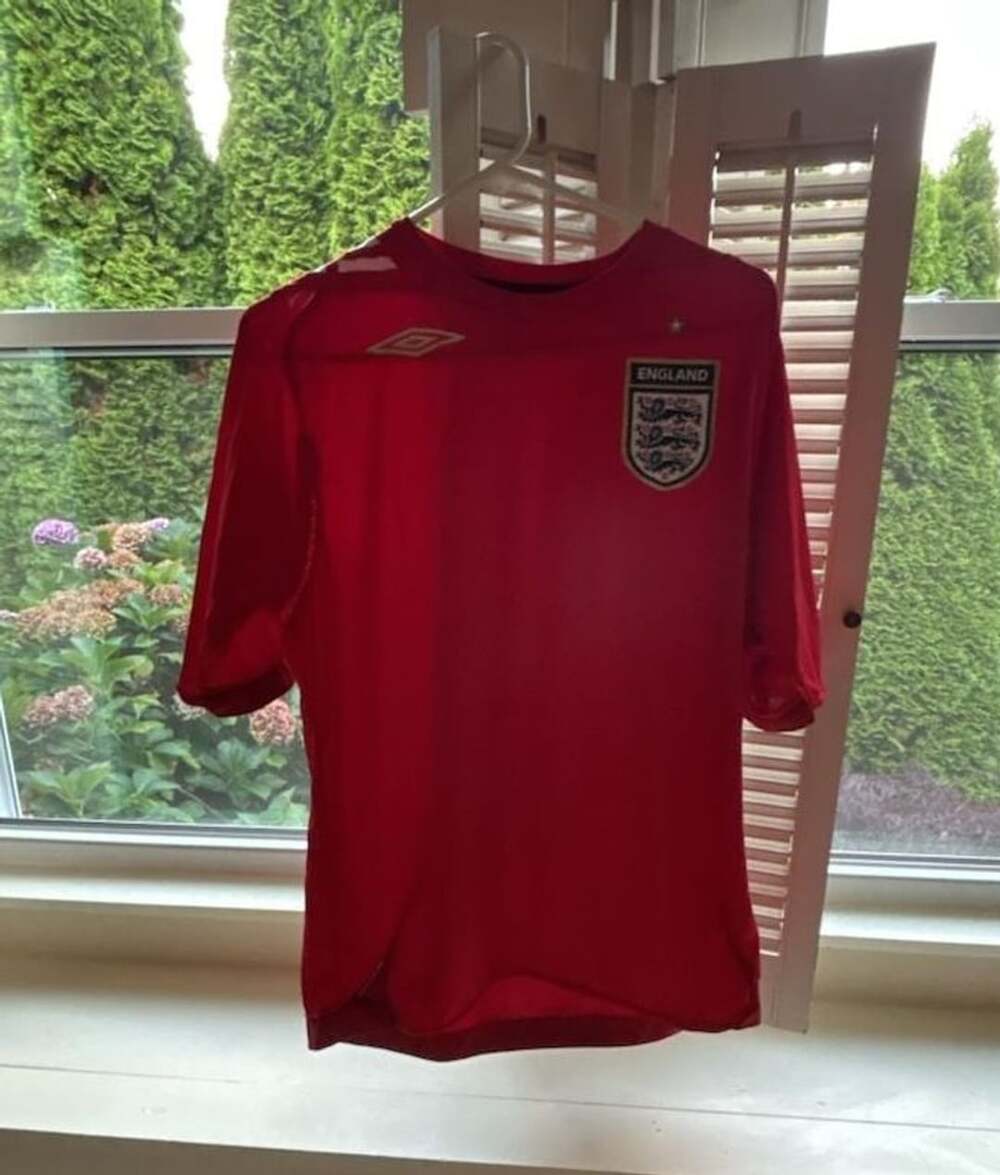 Vintage 2006-2008 England Umbro Away Red Soccer Jersey